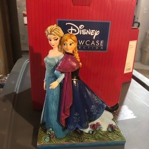 (Disney) Frozen’s Elsa and Anna Figurine ❄️